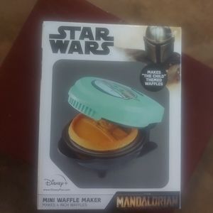 Disney Star Wars Mini Waffle Maker Mandalorian Baby Yoda Grogu Child (NEW)